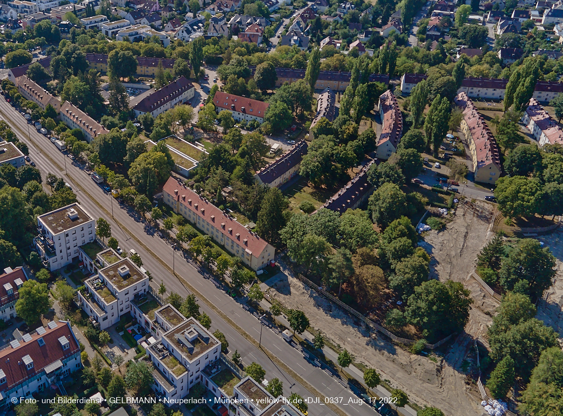 17.08.2022 - Luftbilder von der Baustelle Maikäfersiedlung in Berg am Laim